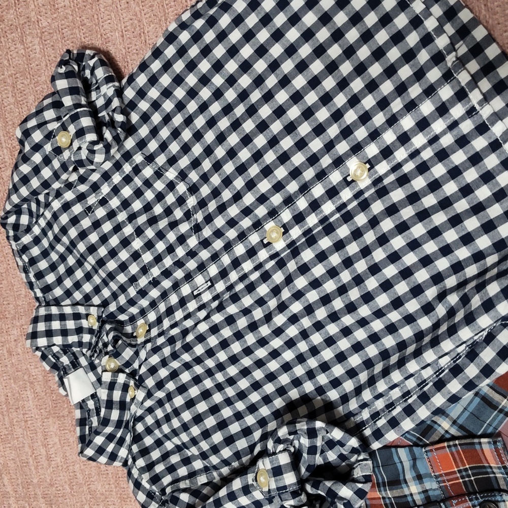 Bundle of 4 boy shirts size 2 Gap and Carter's brand - Picture 5 of 6